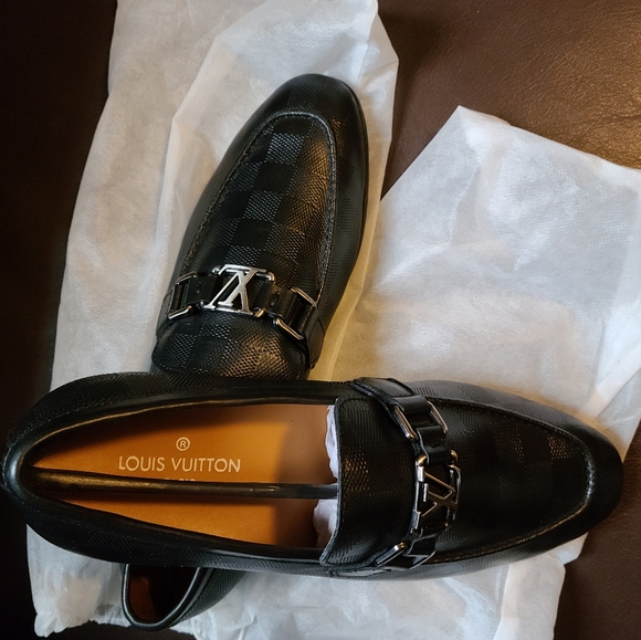 Louis Vuitton - Picture 3 of 3